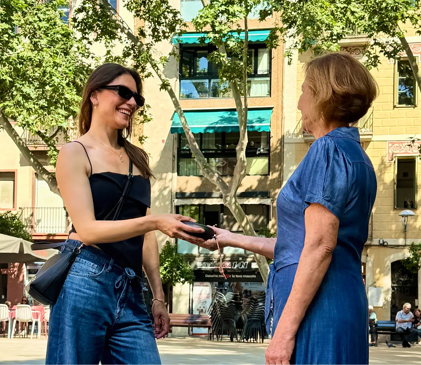 Veïns de Gràcia fent servir Flipaki